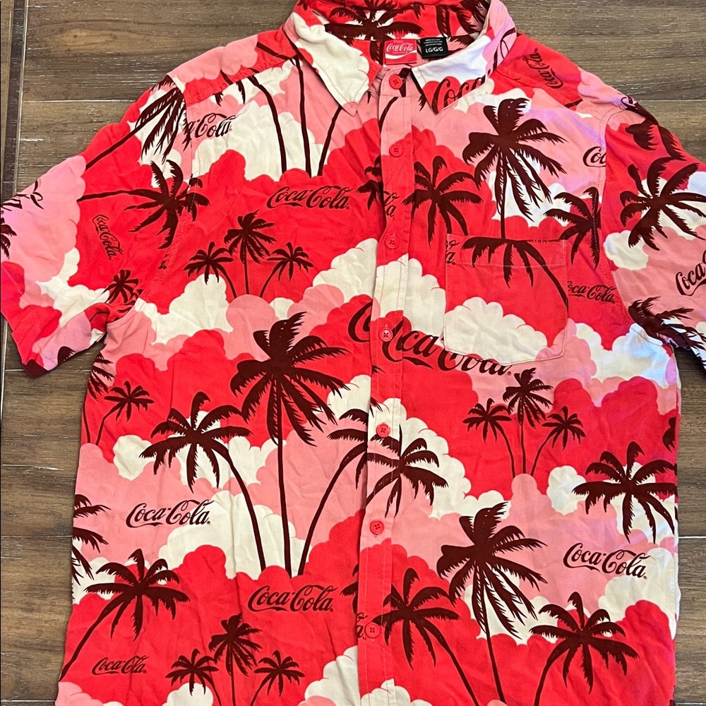 Men's COCA COLA Red and Pink Palm Tree Button Up Shirt. Sz Large